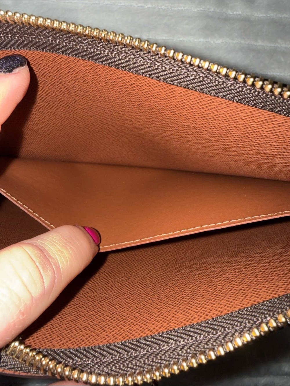 Louis Vuitton Key Pouch Medium - Picture 14 of 15